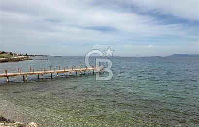 Çeşme'de Denize Sıfır 2+1 Bahçeli Dubleks