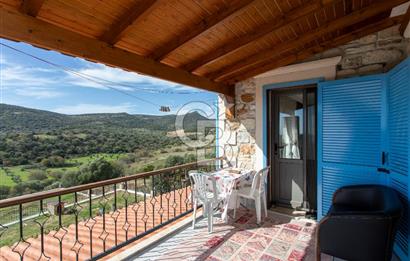 Foça Yenibağarası Zeytinköy Mevkii'nde Satılık Müstakil Villa