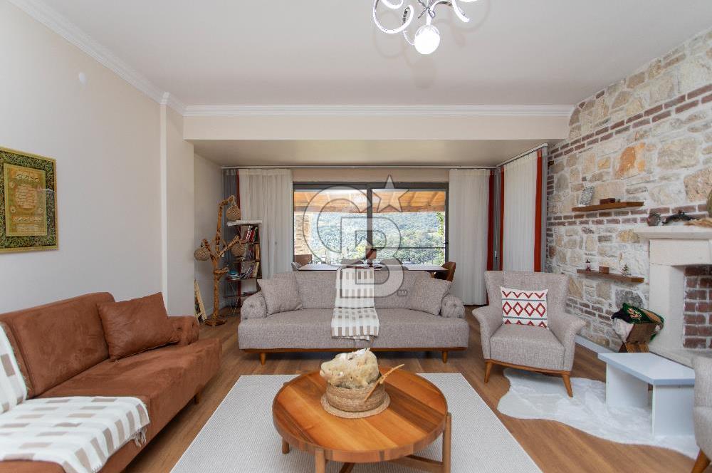 Foça Yenibağarası Zeytinköy Mevkii'nde Satılık Müstakil Villa