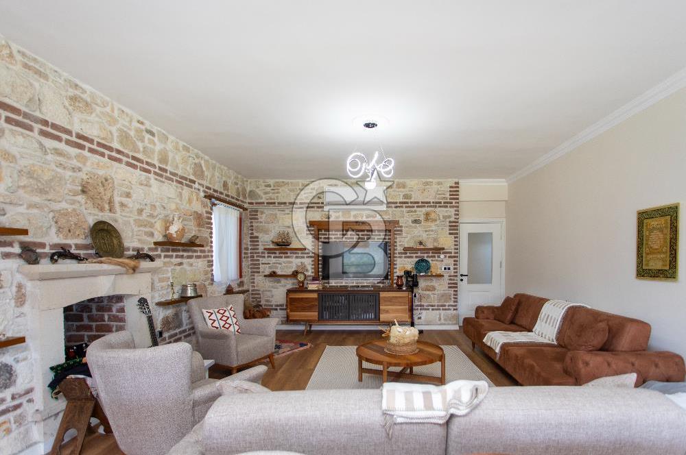 Foça Yenibağarası Zeytinköy Mevkii'nde Satılık Müstakil Villa