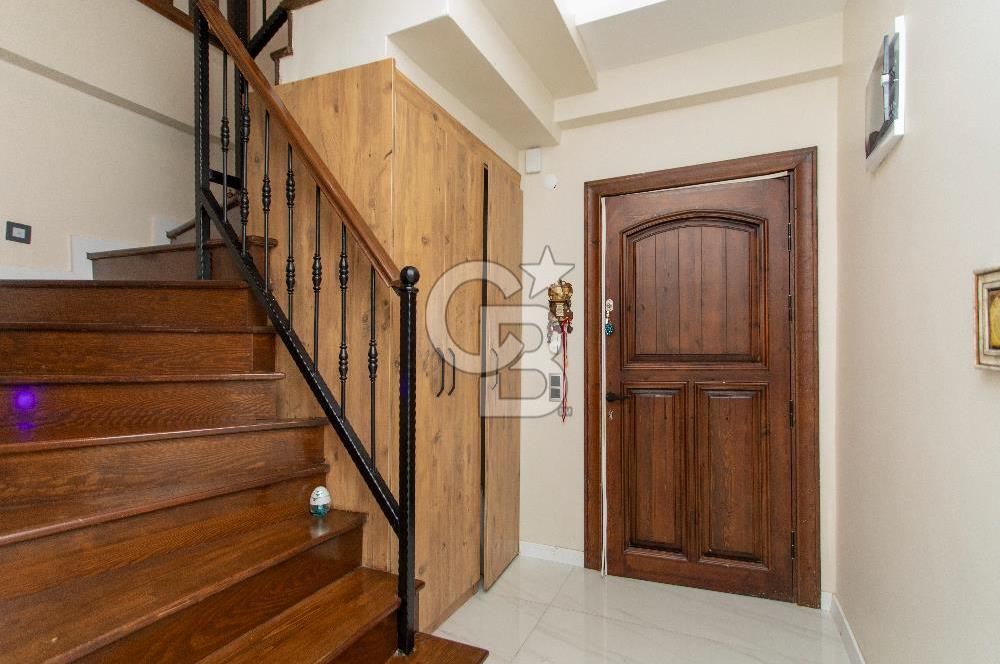 Foça Yenibağarası Zeytinköy Mevkii'nde Satılık Müstakil Villa