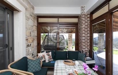 Foça Yenibağarası Zeytinköy Mevkii'nde Satılık Müstakil Villa