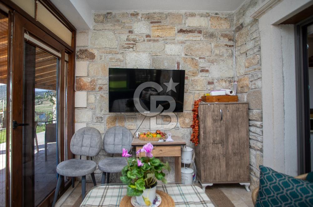 Foça Yenibağarası Zeytinköy Mevkii'nde Satılık Müstakil Villa