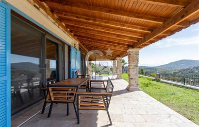 Foça Yenibağarası Zeytinköy Mevkii'nde Satılık Müstakil Villa