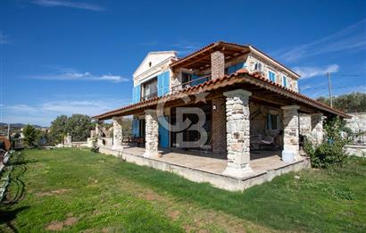 Foça Yenibağarası Zeytinköy Mevkii'nde Satılık Müstakil Villa