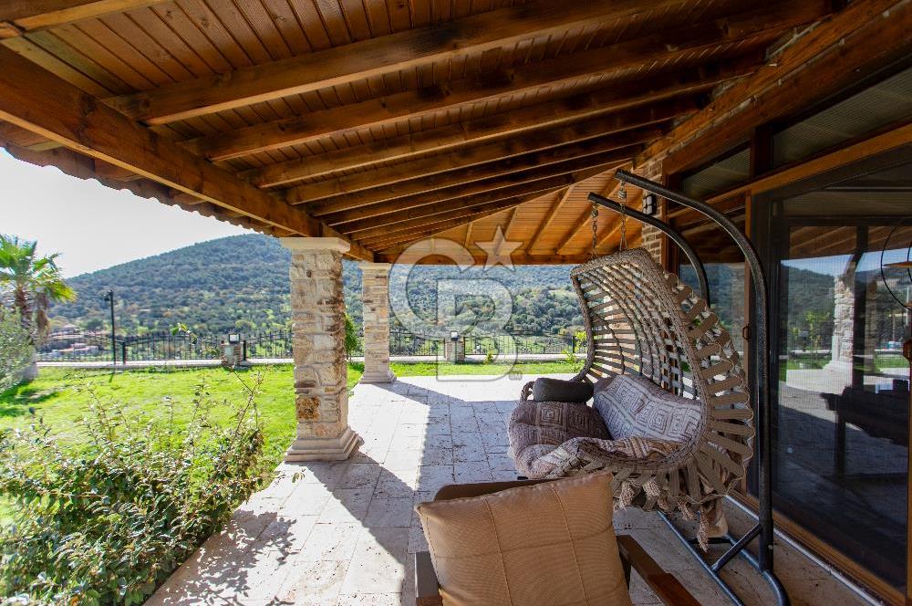 Foça Yenibağarası Zeytinköy Mevkii'nde Satılık Müstakil Villa