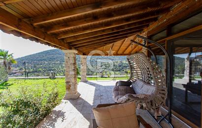 Foça Yenibağarası Zeytinköy Mevkii'nde Satılık Müstakil Villa
