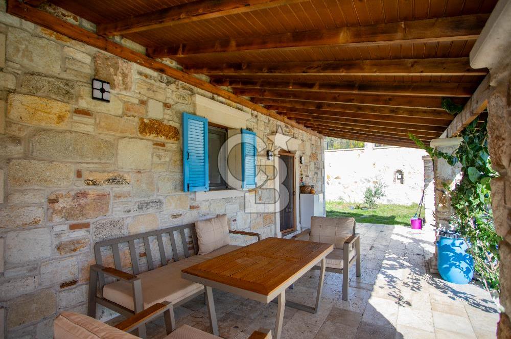 Foça Yenibağarası Zeytinköy Mevkii'nde Satılık Müstakil Villa