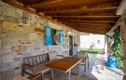 Foça Yenibağarası Zeytinköy Mevkii'nde Satılık Müstakil Villa