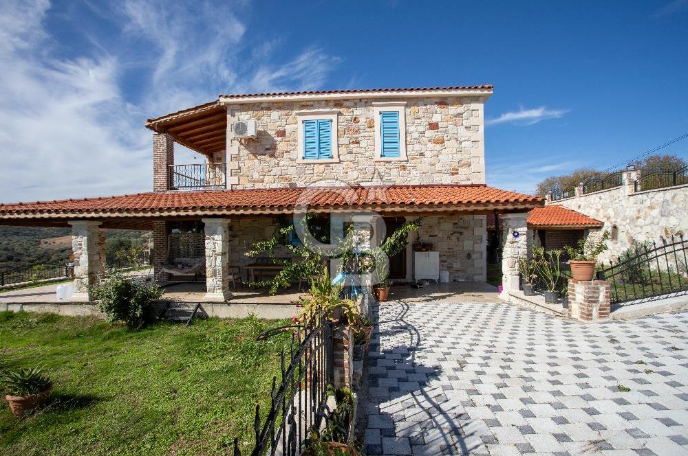 Foça Yenibağarası Zeytinköy Mevkii'nde Satılık Müstakil Villa