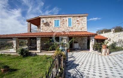 Foça Yenibağarası Zeytinköy Mevkii'nde Satılık Müstakil Villa