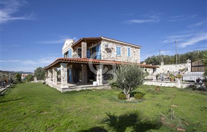 Foça Yenibağarası Zeytinköy Mevkii'nde Satılık Müstakil Villa