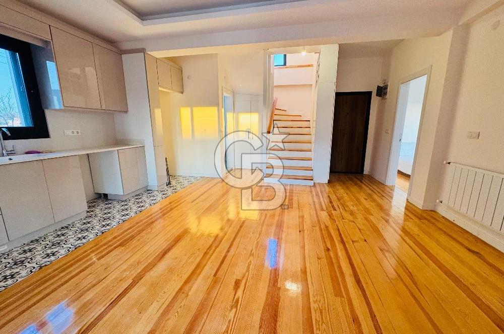 Foça Yenibağarası Mah. Havuzlu Site'de 3+1 Satılık Villa