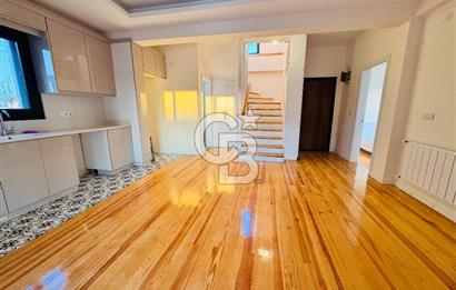 Foça Yenibağarası Mah. Havuzlu Site'de 3+1 Satılık Villa