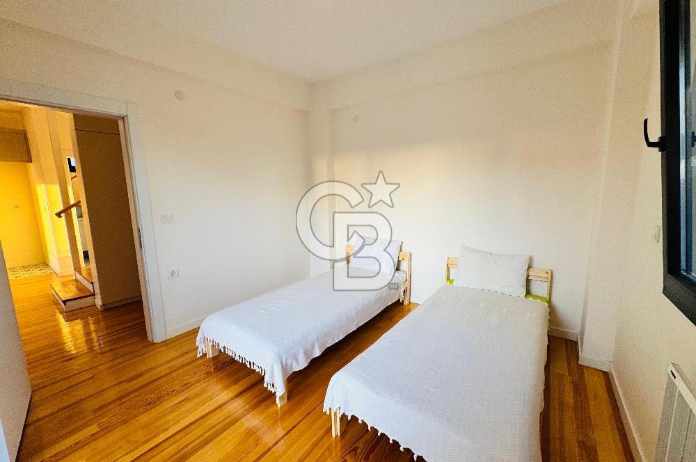 Foça Yenibağarası Mah. Havuzlu Site'de 3+1 Satılık Villa