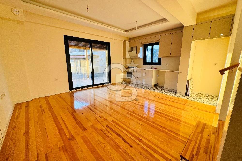 Foça Yenibağarası Mah. Havuzlu Site'de 3+1 Satılık Villa