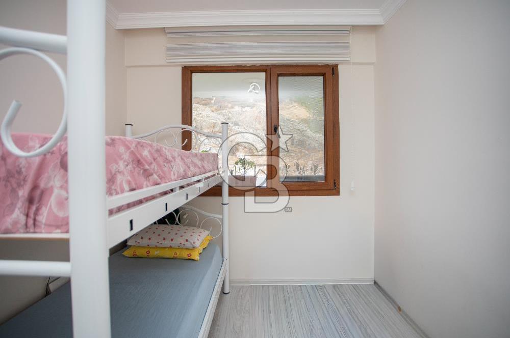 Foça Yenibağarası Mah. Satılık 2+1 Bahçe Katı Daire