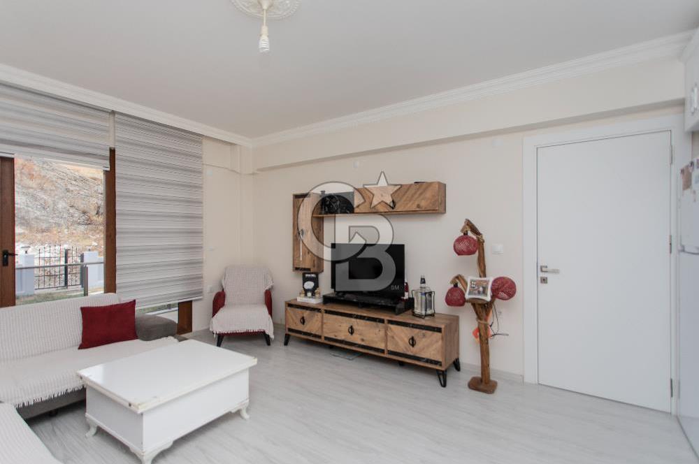 Foça Yenibağarası Mah. Satılık 2+1 Bahçe Katı Daire