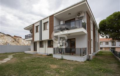 Foça Yenibağarası Mah. Satılık 2+1 Bahçe Katı Daire