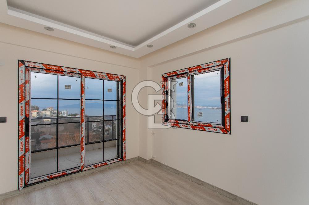 Yenifoça Donatkent Mevkiinde Satılık Havuzlu 3+1 Müstakil Villa