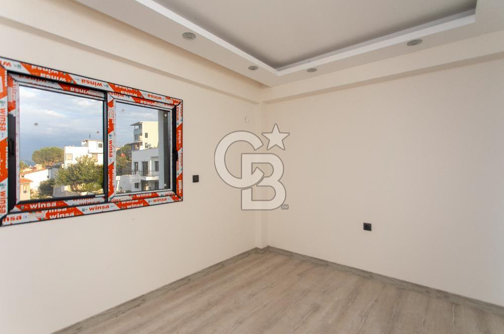 Yenifoça Donatkent Mevkiinde Satılık Havuzlu 3+1 Müstakil Villa