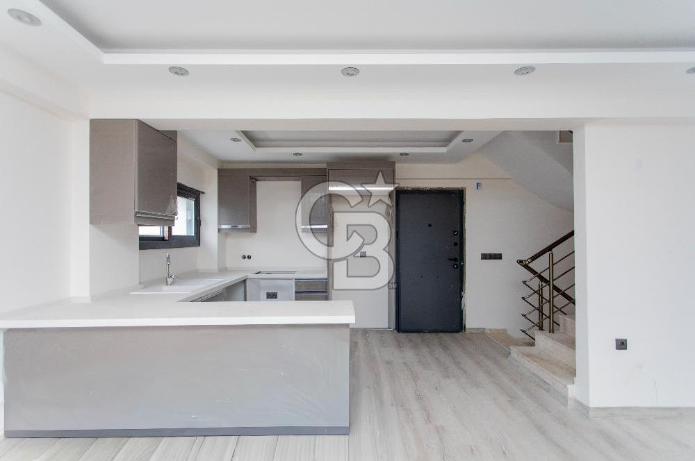 Yenifoça Donatkent Mevkiinde Satılık Havuzlu 3+1 Müstakil Villa