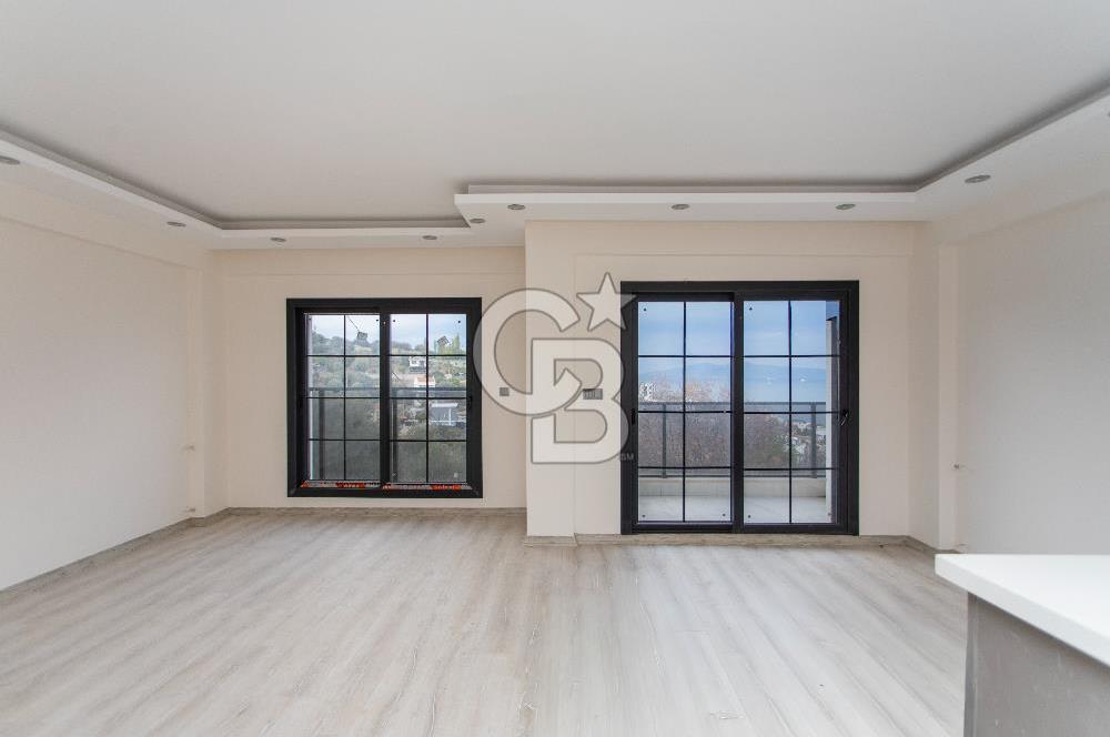 Yenifoça Donatkent Mevkiinde Satılık Havuzlu 3+1 Müstakil Villa