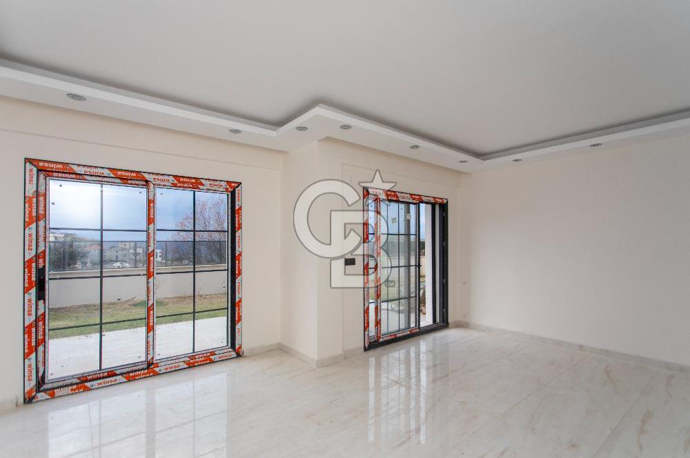 Yenifoça Donatkent Mevkiinde Satılık Havuzlu 3+1 Müstakil Villa