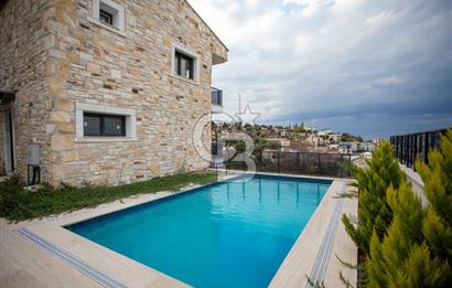 Yenifoça Donatkent Mevkiinde Satılık Havuzlu 3+1 Müstakil Villa