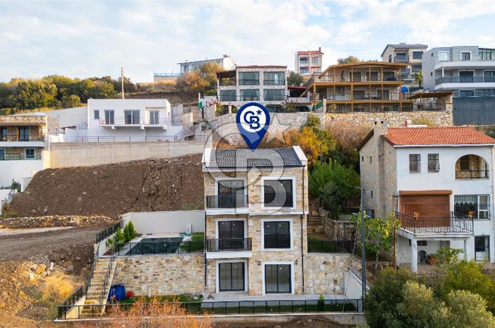 Yenifoça Donatkent Mevkiinde Satılık Havuzlu 3+1 Müstakil Villa