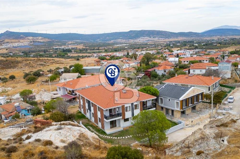 Foça Yenibağarası Mah. Satılık 2+1 Bahçe Katı Daire