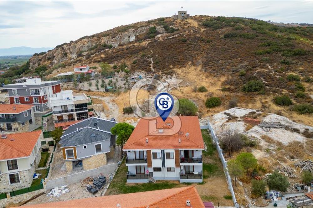 Foça Yenibağarası Mah. Satılık 2+1 Bahçe Katı Daire