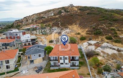 Foça Yenibağarası Mah. Satılık 2+1 Bahçe Katı Daire