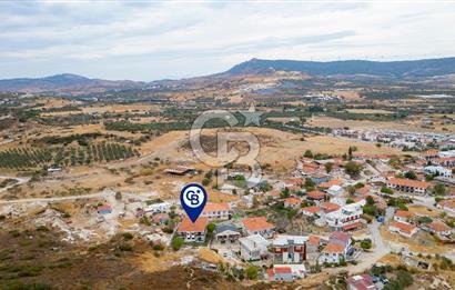 Foça Yenibağarası Mah. Satılık 2+1 Bahçe Katı Daire