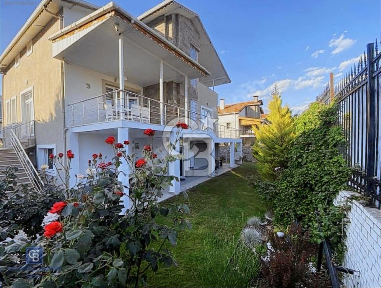 KARŞIYAKADA NESİBE AYDINA YÜRÜME MESAFESİNDE MÜSTAKİL VİLLA!