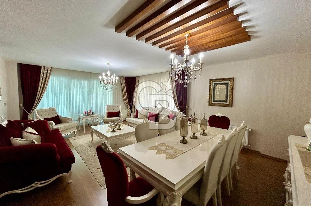 Beylikdüzü Adnan Kahveci Dora Park 2 Sitesinde Satılık 4+1 Daire