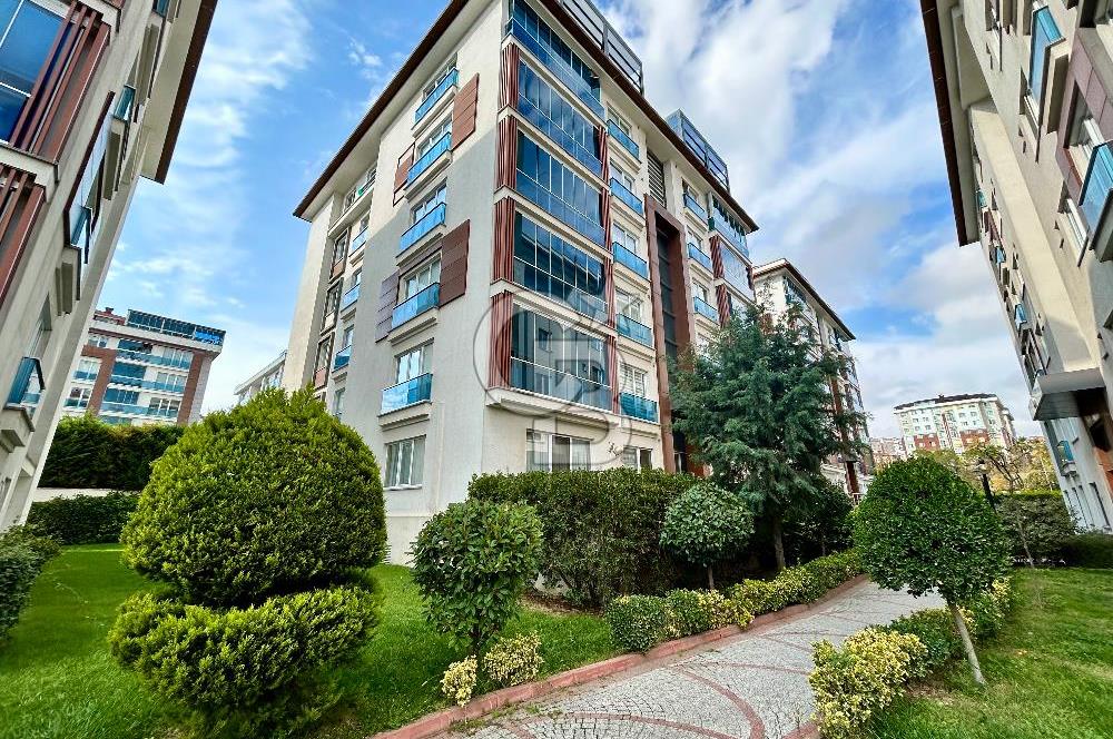Beylikdüzü Adnan Kahveci Dora Park 2 Sitesinde Satılık 4+1 Daire
