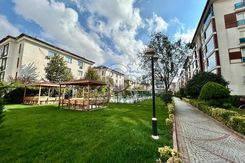 Beylikdüzü Adnan Kahveci Dora Park 2 Sitesinde Satılık 4+1 Daire