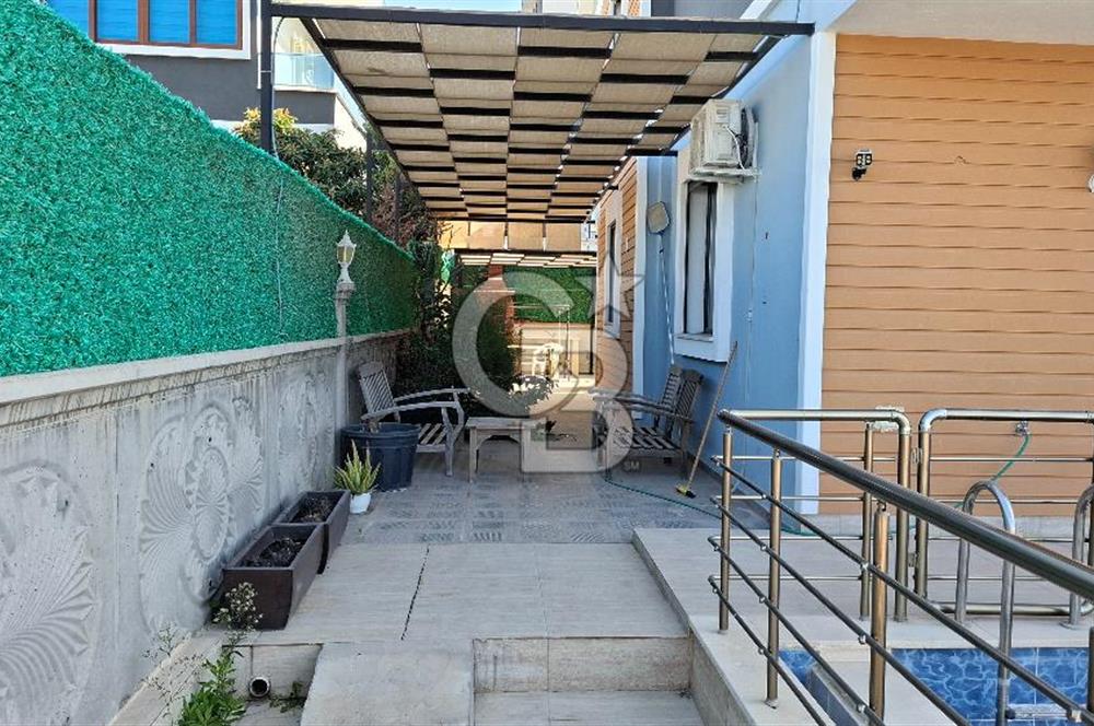 Hisar Mahallesinde Deniz Manzaralı, Havuzlu, Full Eşyalı 4+1 Mükemmel Villa!