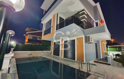 Hisar Mahallesinde Deniz Manzaralı, Havuzlu, Full Eşyalı 4+1 Mükemmel Villa!