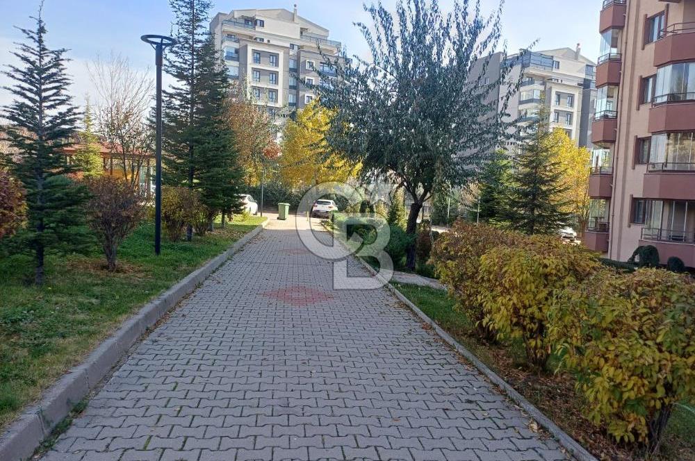 Yaşamkent Park Caddesinde Geniş Peyzajlı Satılık 3+1 Daire