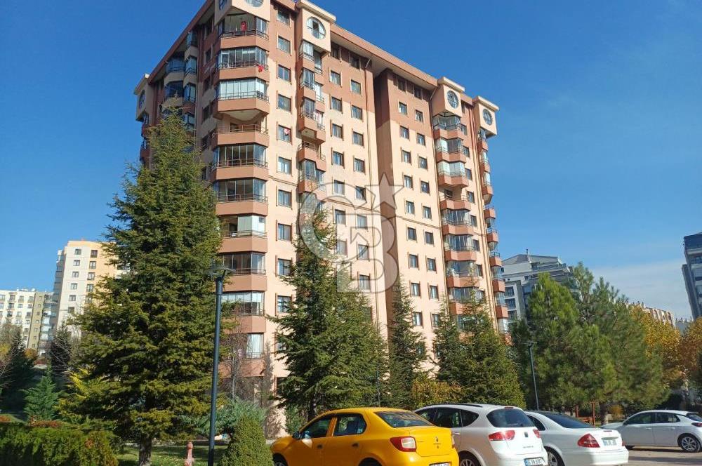Yaşamkent Park Caddesinde Geniş Peyzajlı Satılık 3+1 Daire
