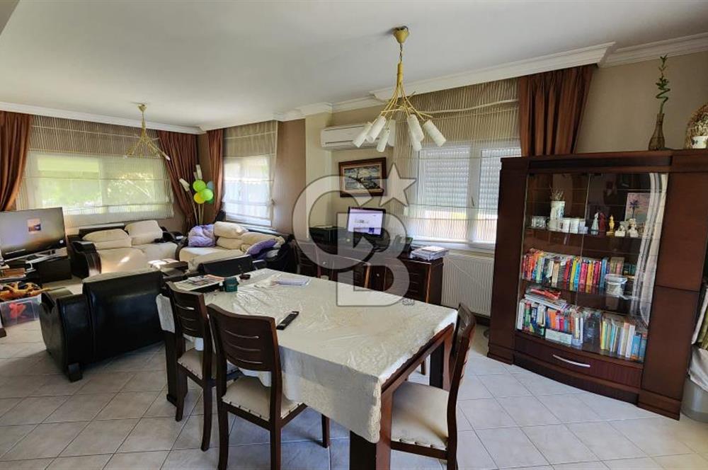 Urla Çeşmealtı'nda Havuzlu Çok Nezih Sitede Eşyalı Kiralık Villa