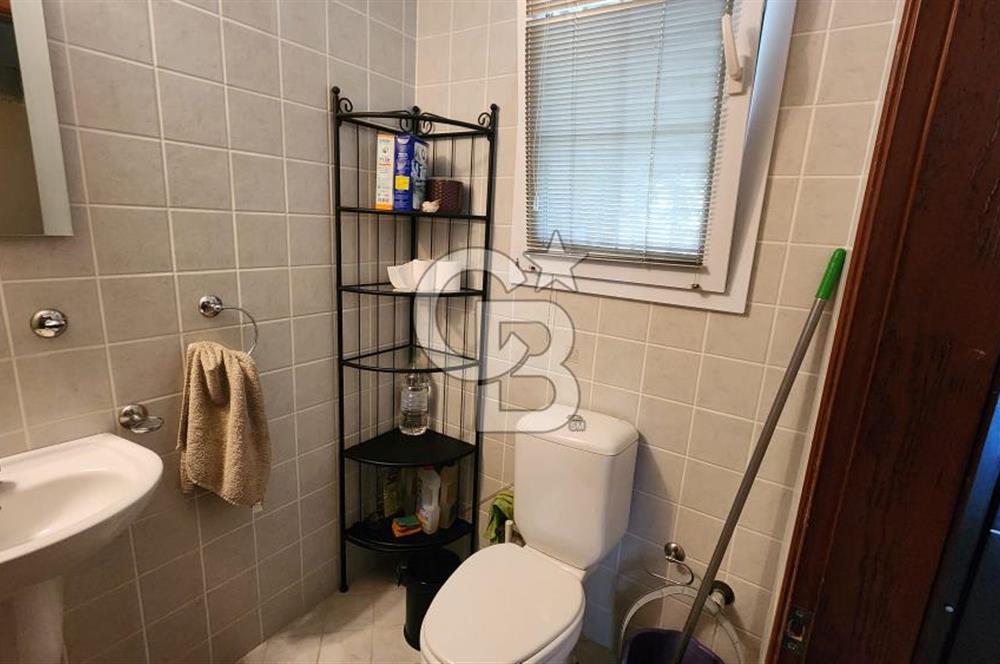 Urla Çeşmealtı'nda Havuzlu Çok Nezih Sitede Eşyalı Kiralık Villa