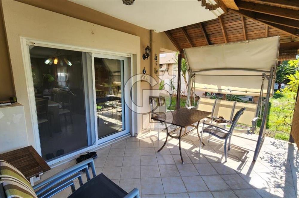 Urla Çeşmealtı'nda Havuzlu Çok Nezih Sitede Eşyalı Kiralık Villa