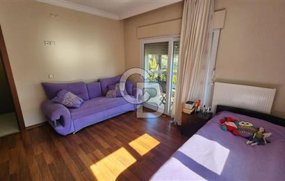 Urla Çeşmealtı'nda Havuzlu Çok Nezih Sitede Eşyalı Kiralık Villa