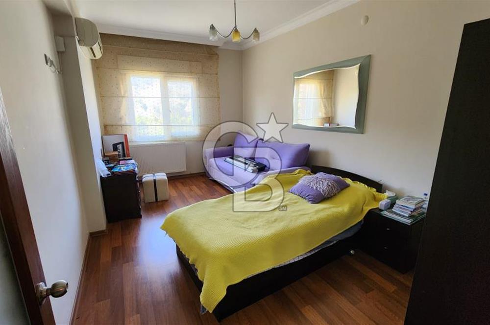 Urla Çeşmealtı'nda Havuzlu Çok Nezih Sitede Eşyalı Kiralık Villa