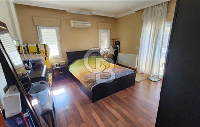 Urla Çeşmealtı'nda Havuzlu Çok Nezih Sitede Eşyalı Kiralık Villa