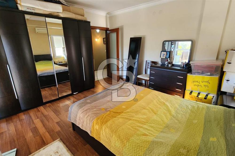 Urla Çeşmealtı'nda Havuzlu Çok Nezih Sitede Eşyalı Kiralık Villa