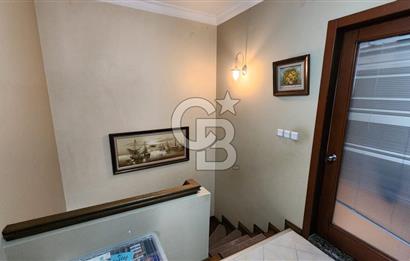 Urla Çeşmealtı'nda Havuzlu Çok Nezih Sitede Eşyalı Kiralık Villa